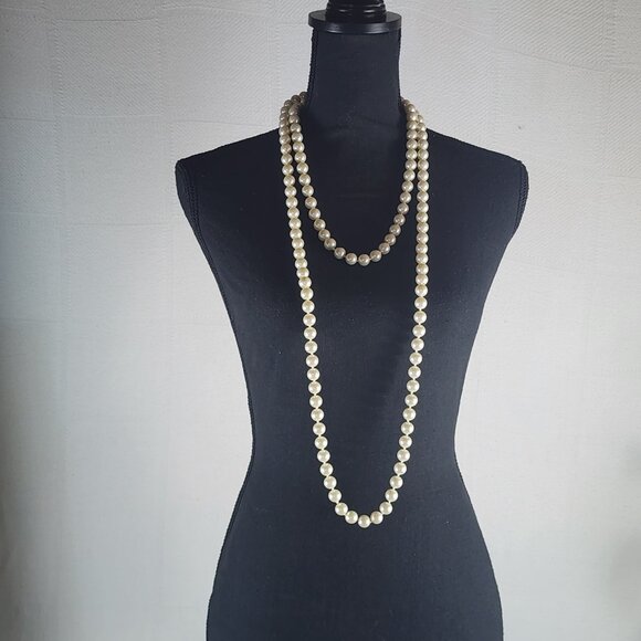 Chico's Extra Long 66" Flapper White Knotted Faux Pearl Unisex Eternity Necklace - Picture 3 of 16